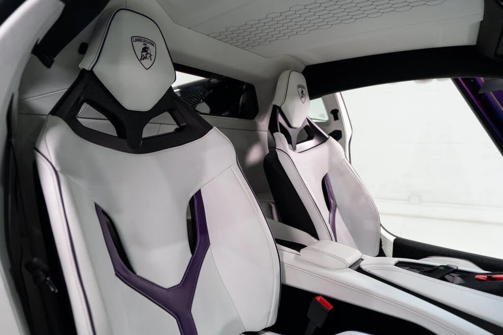 2025 Lamborghini Revuelto - Image 20 of 31