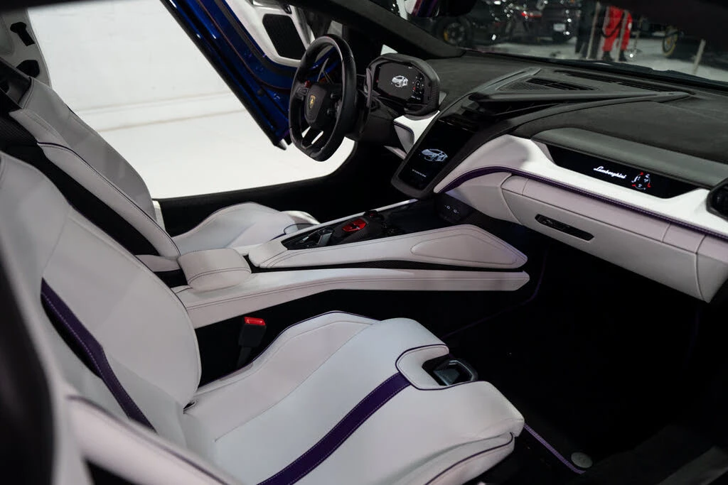 2025 Lamborghini Revuelto - Image 19 of 31