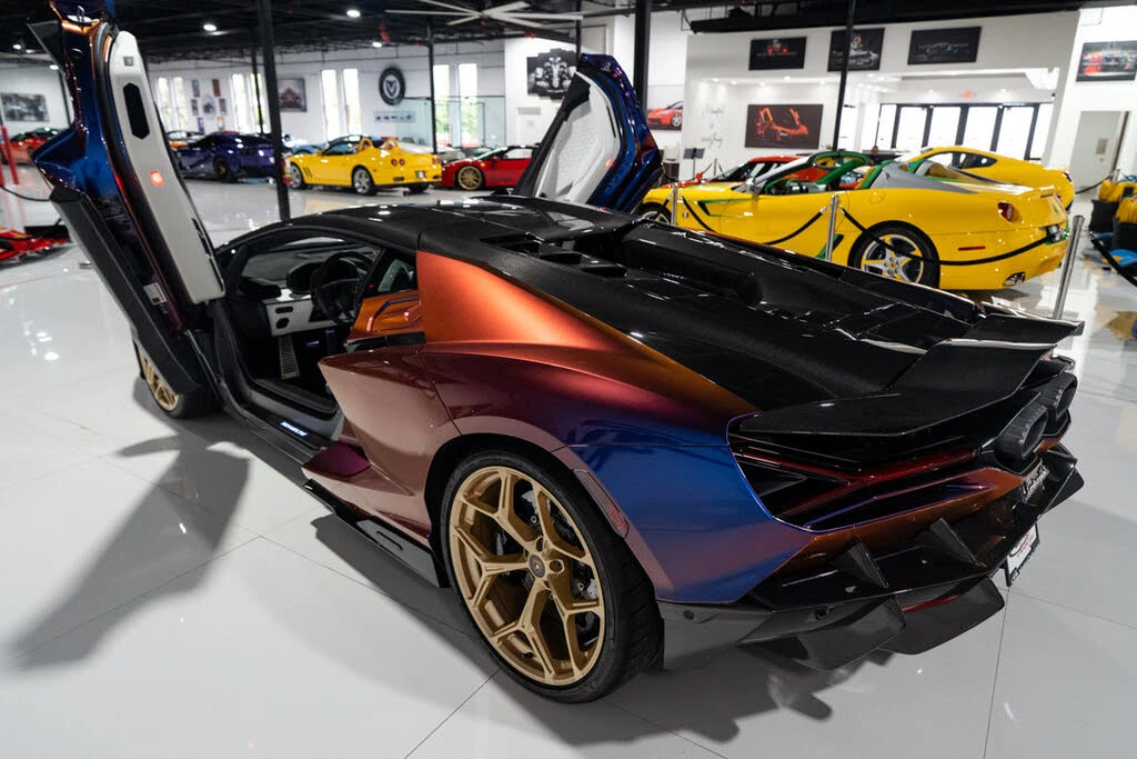 2025 Lamborghini Revuelto - Image 5 of 31