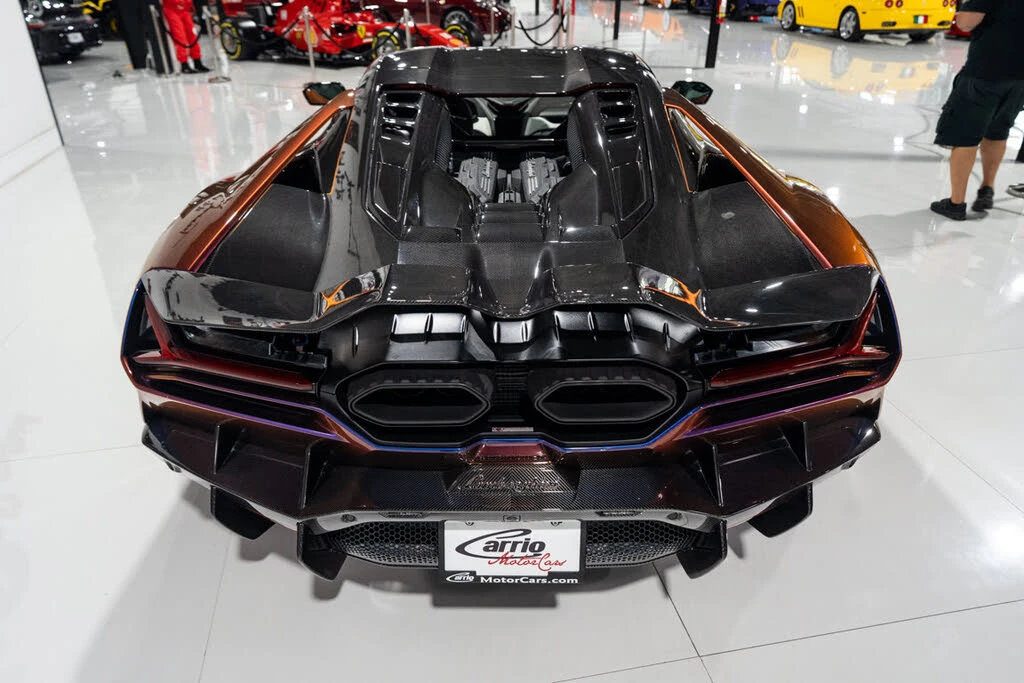 2025 Lamborghini Revuelto - Image 14 of 31