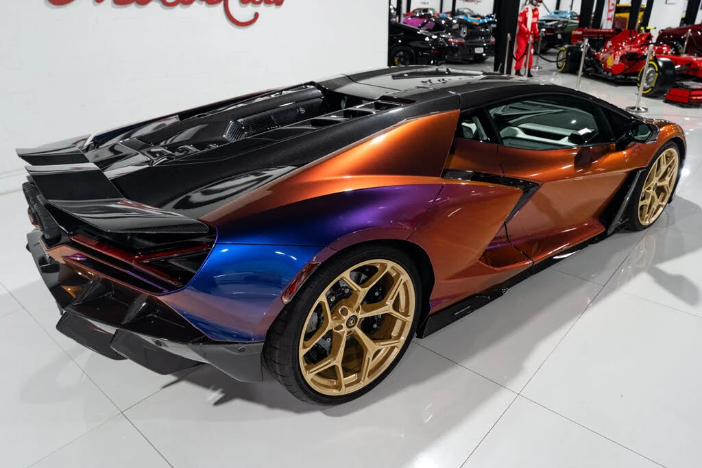 2025 Lamborghini Revuelto - Image 15 of 31