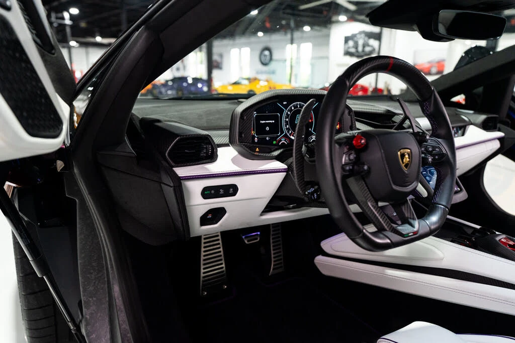 2025 Lamborghini Revuelto - Image 30 of 31