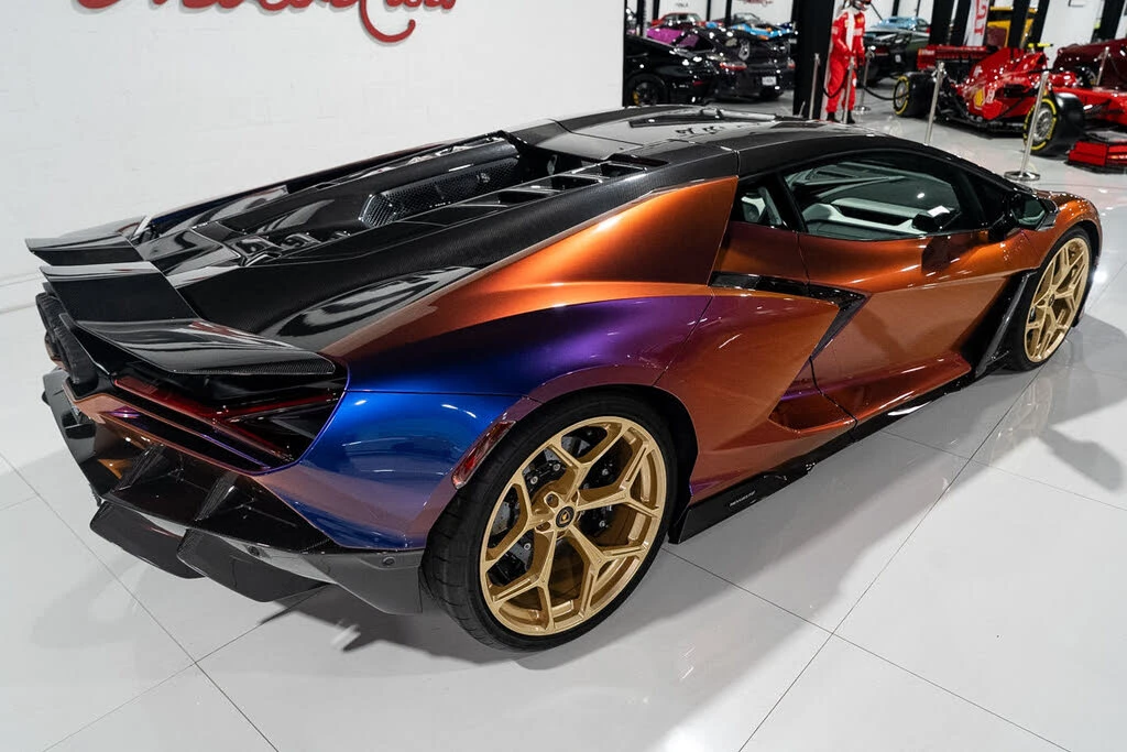 2025 Lamborghini Revuelto - Image 15 of 31