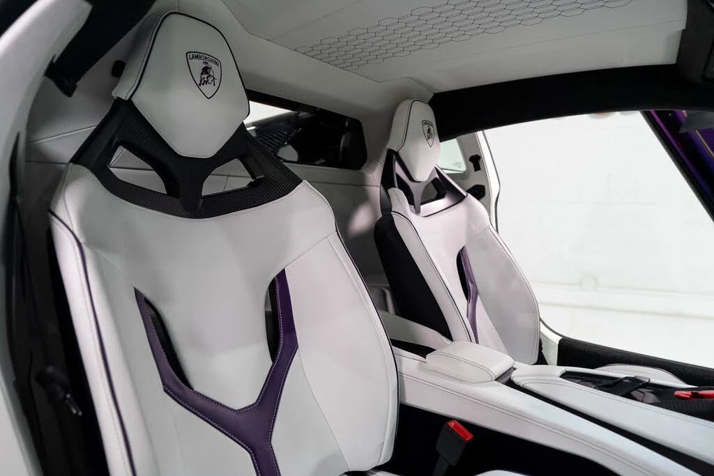 2025 Lamborghini Revuelto - Image 20 of 31