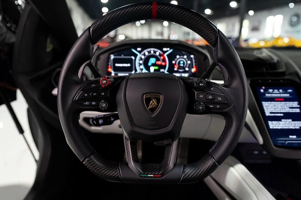 2025 Lamborghini Revuelto - Image 22 of 31