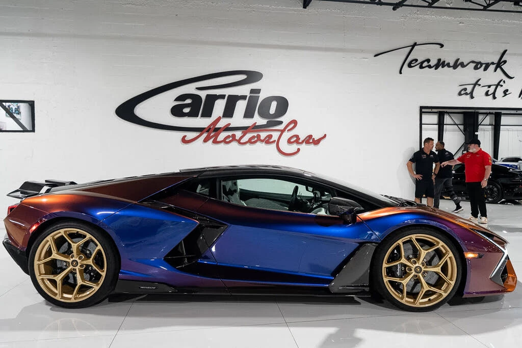 2025 Lamborghini Revuelto - Image 16 of 31