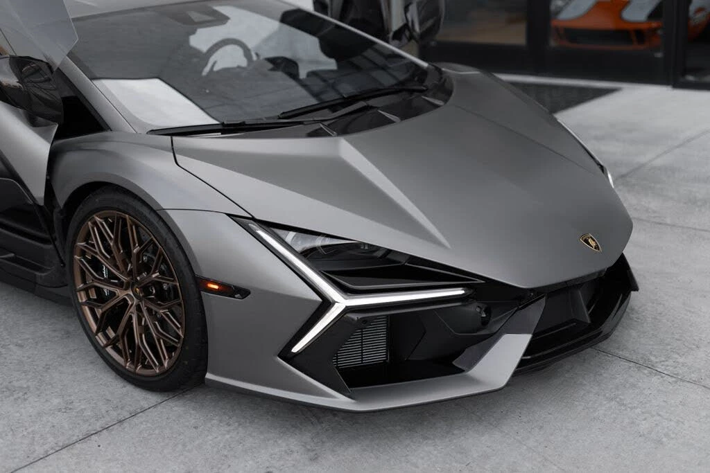 2025 Lamborghini Revuelto - Image 3 of 31