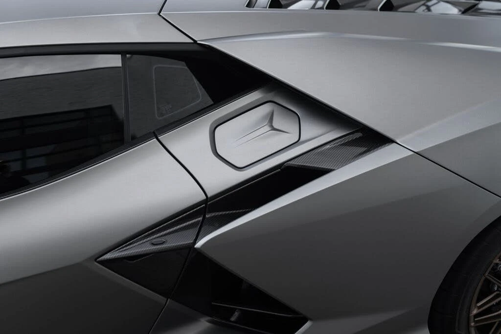 2025 Lamborghini Revuelto - Image 19 of 31
