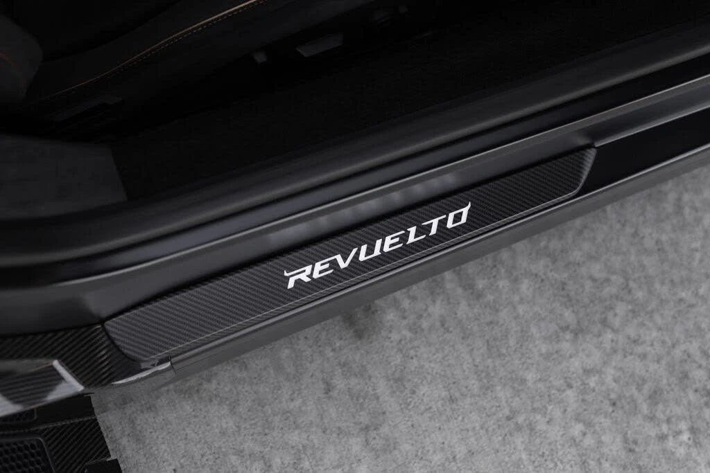 2025 Lamborghini Revuelto - Image 27 of 31