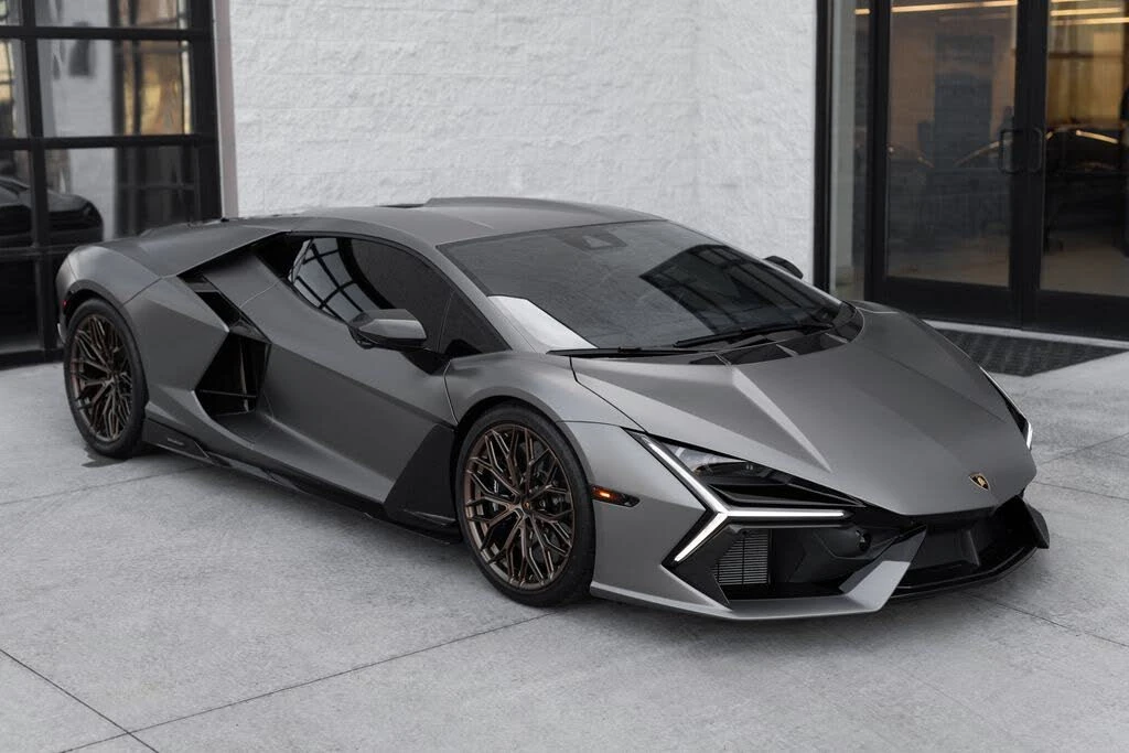 2025 Lamborghini Revuelto - Image 25 of 31