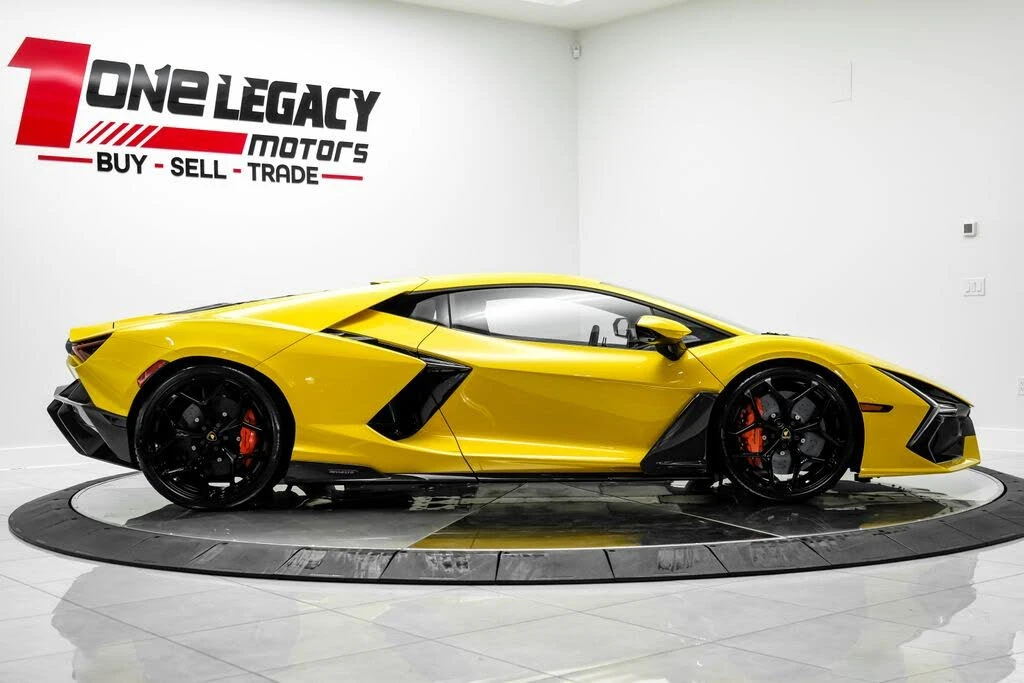 2025 Lamborghini Revuelto - Image 5 of 31
