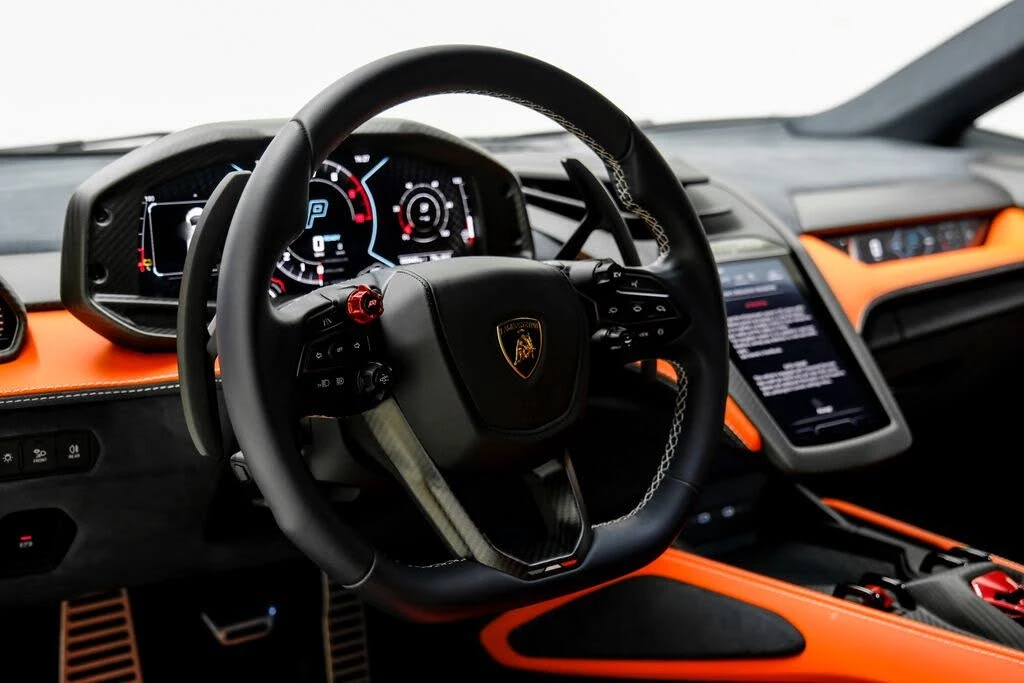 2025 Lamborghini Revuelto - Image 16 of 31