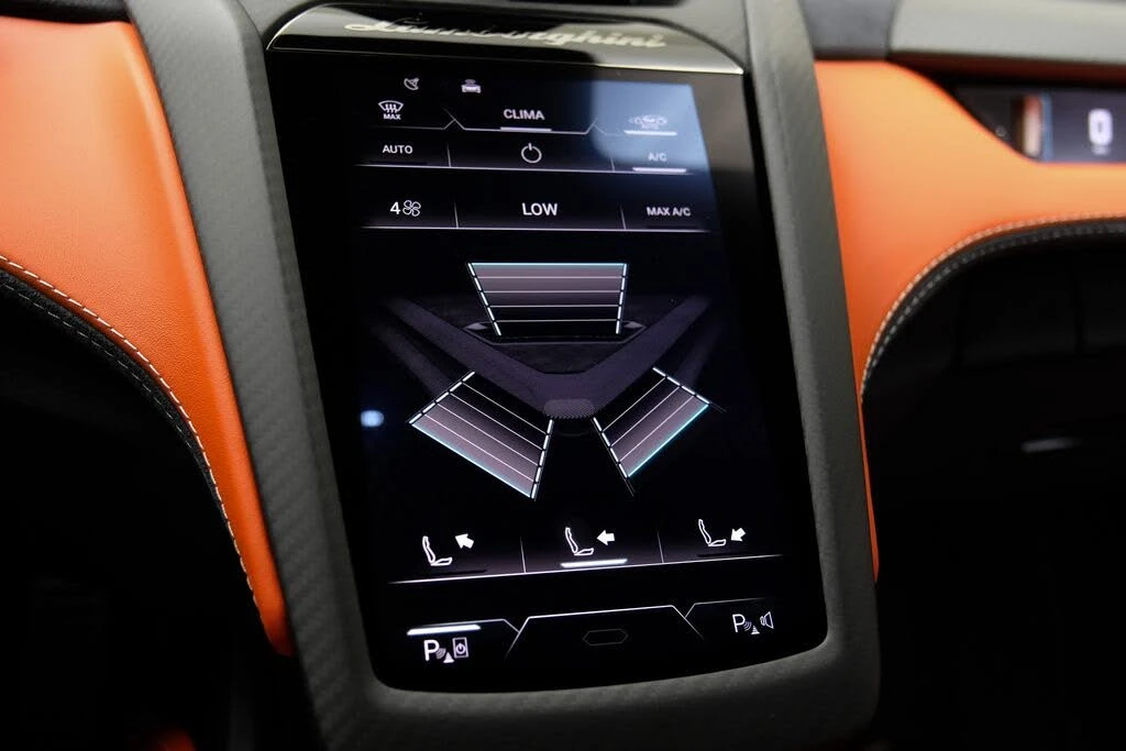 2025 Lamborghini Revuelto - Image 28 of 31