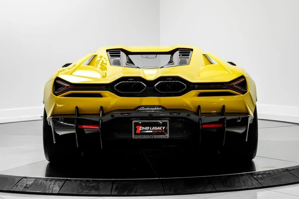 2025 Lamborghini Revuelto - Image 9 of 31