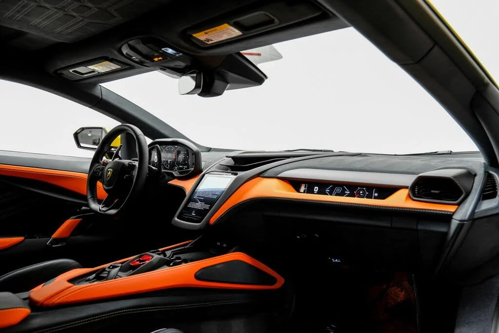2025 Lamborghini Revuelto - Image 14 of 31