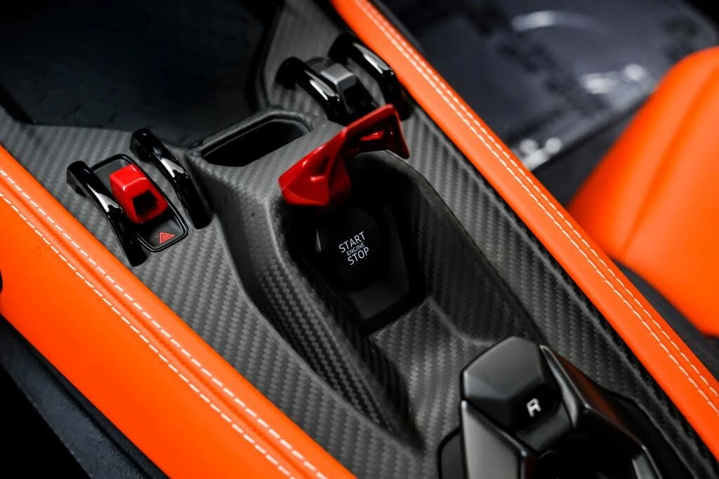 2025 Lamborghini Revuelto - Image 21 of 31