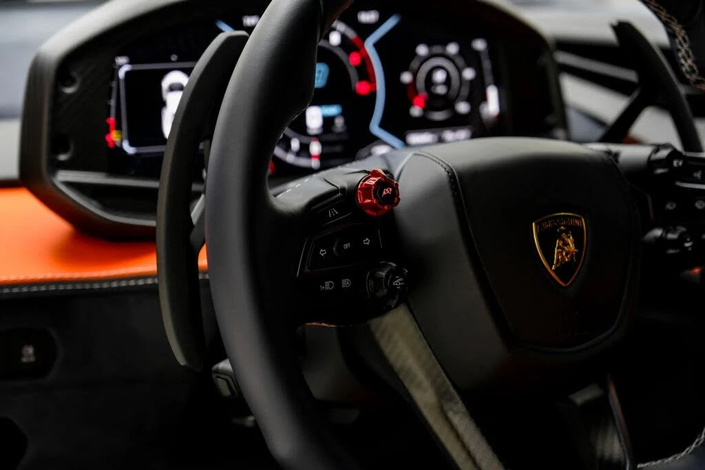 2025 Lamborghini Revuelto - Image 17 of 31