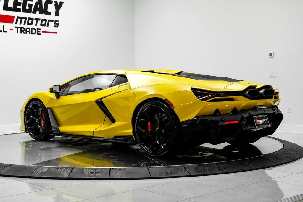 2025 Lamborghini Revuelto - Image 10 of 31