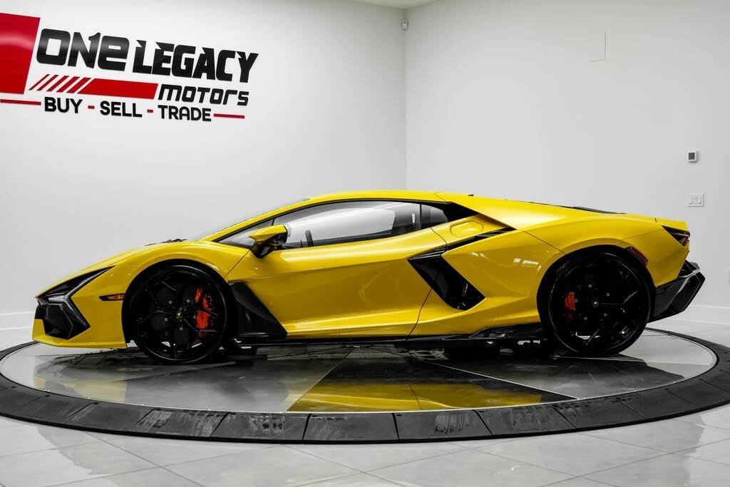 2025 Lamborghini Revuelto - Image 11 of 31