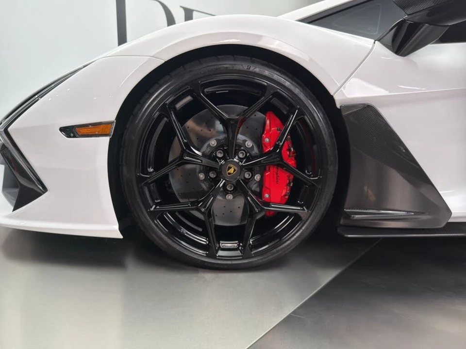 2025 Lamborghini Revuelto - Image 4 of 24