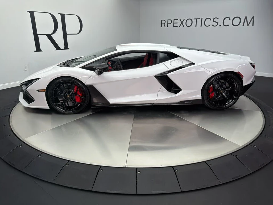 2025 Lamborghini Revuelto - Image 6 of 24