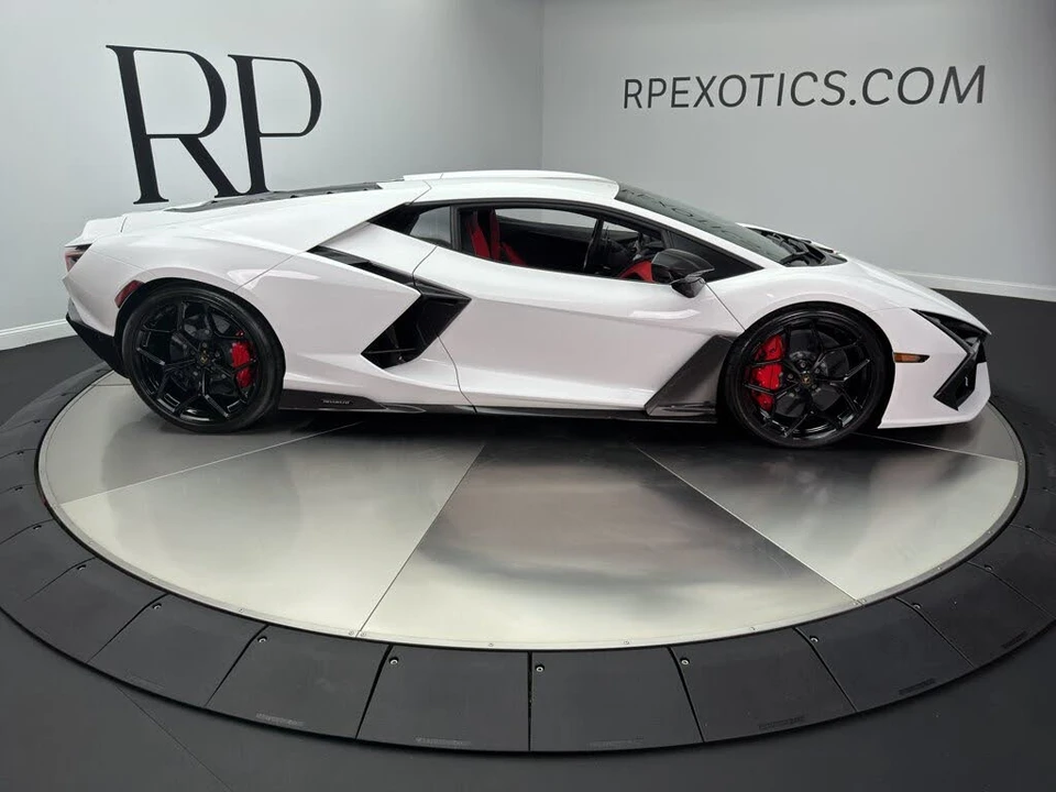 2025 Lamborghini Revuelto - Image 10 of 24