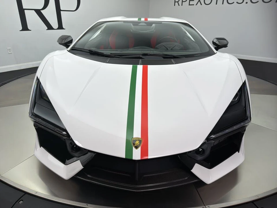 2025 Lamborghini Revuelto - Image 12 of 24