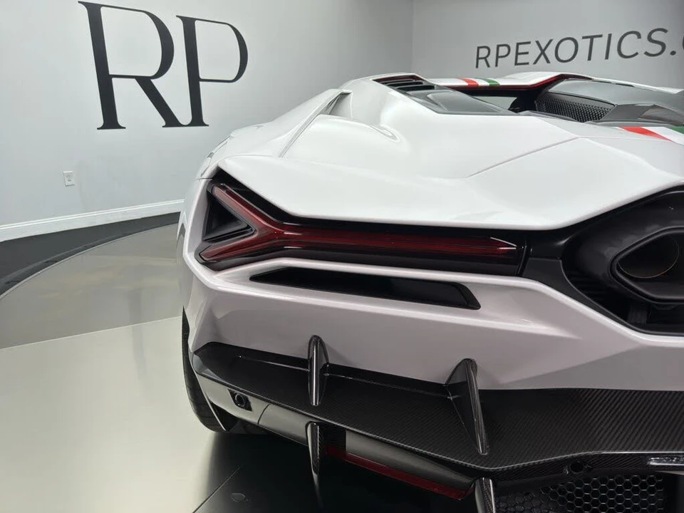 2025 Lamborghini Revuelto - Image 15 of 24