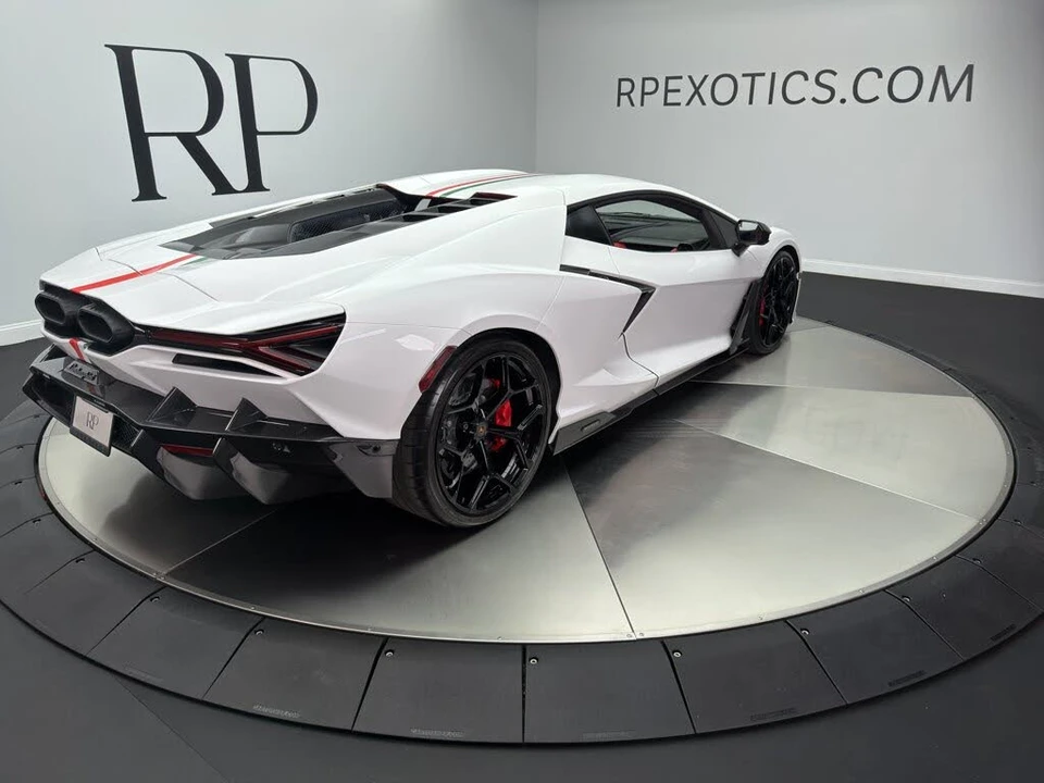 2025 Lamborghini Revuelto - Image 9 of 24