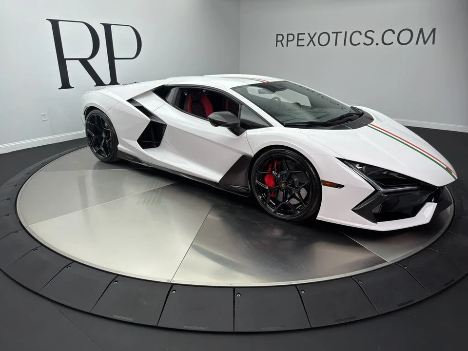 2025 Lamborghini Revuelto - Image 11 of 24