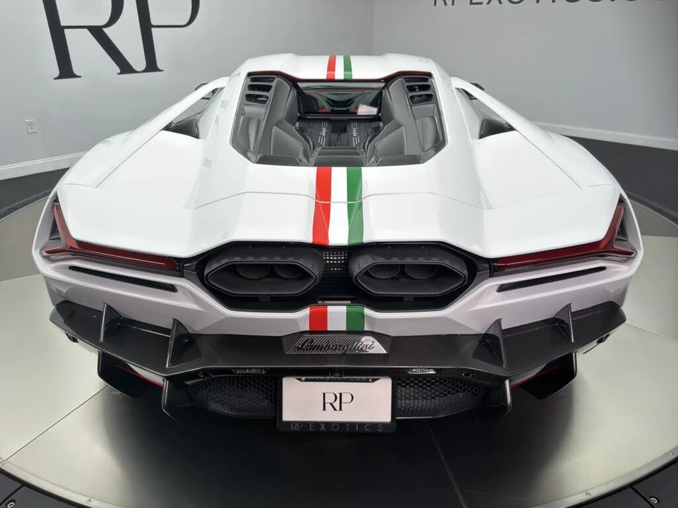 2025 Lamborghini Revuelto - Image 14 of 24