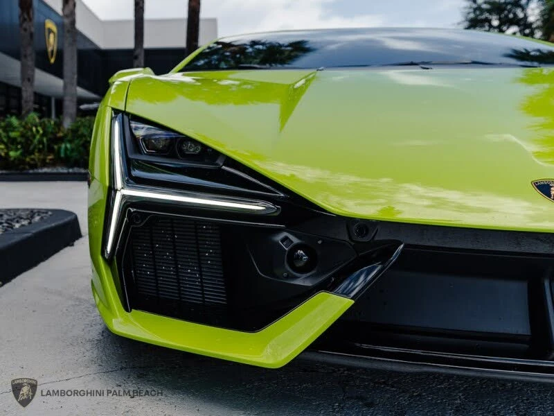 2025 Lamborghini Revuelto - Image 9 of 31