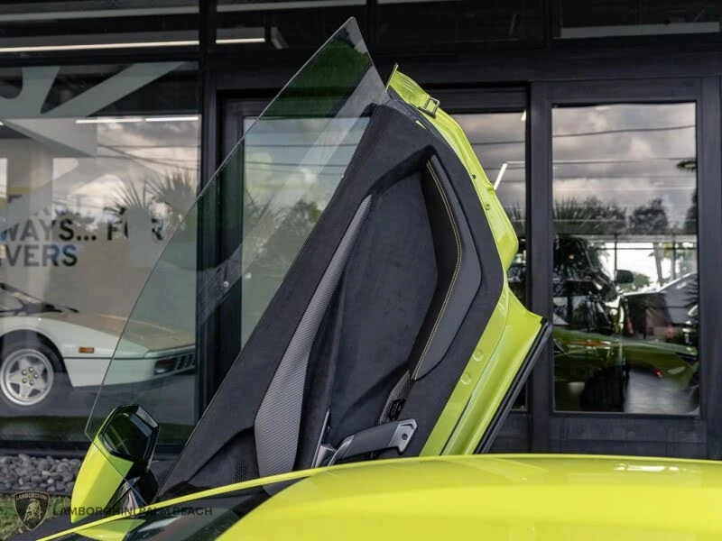 2025 Lamborghini Revuelto - Image 24 of 26