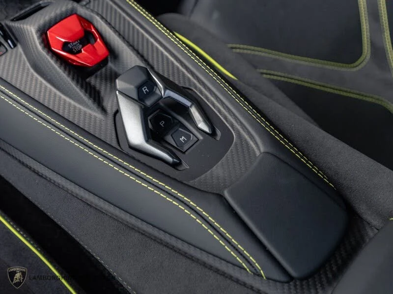 2025 Lamborghini Revuelto - Image 15 of 26