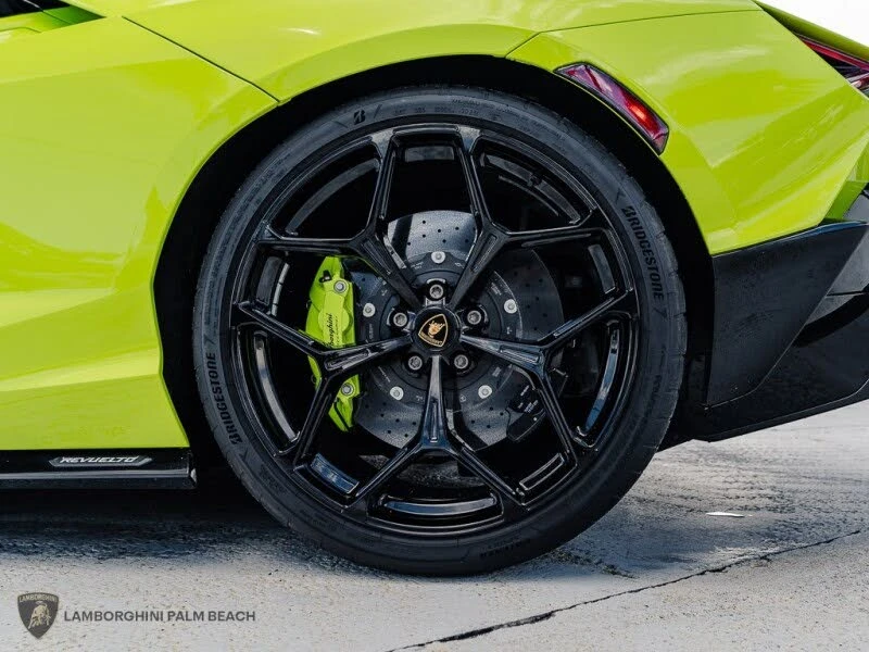 2025 Lamborghini Revuelto - Image 31 of 31