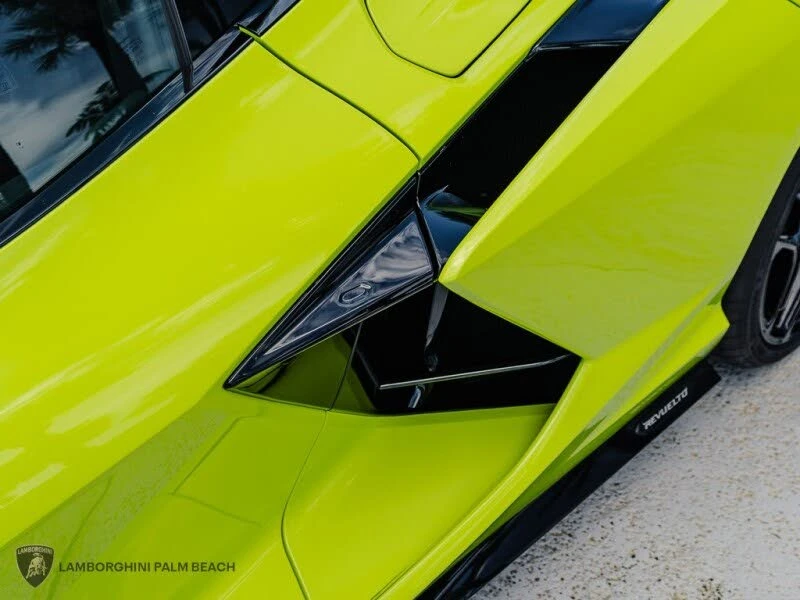 2025 Lamborghini Revuelto - Image 11 of 31