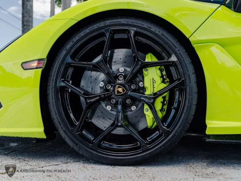 2025 Lamborghini Revuelto - Image 30 of 31