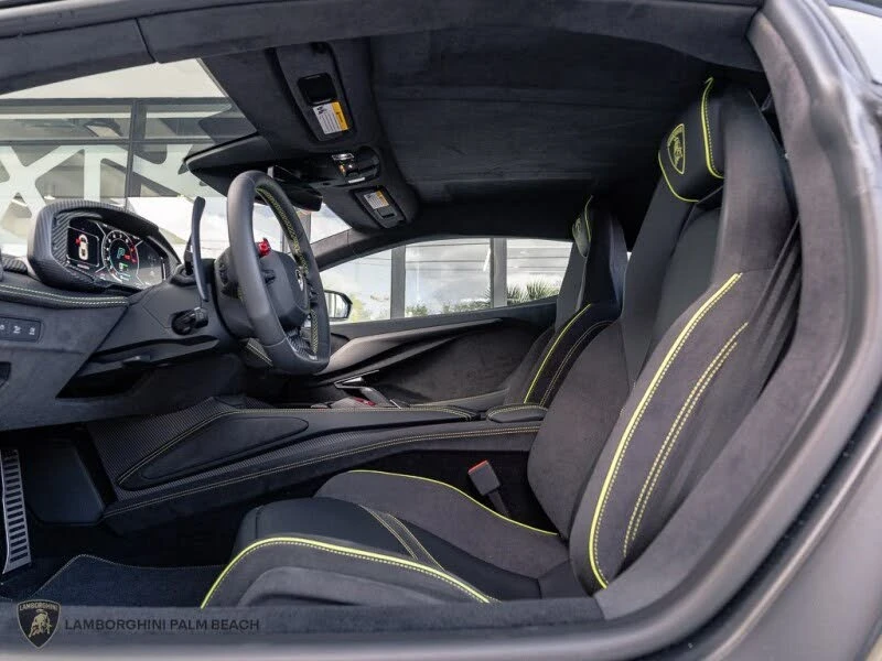 2025 Lamborghini Revuelto - Image 18 of 26