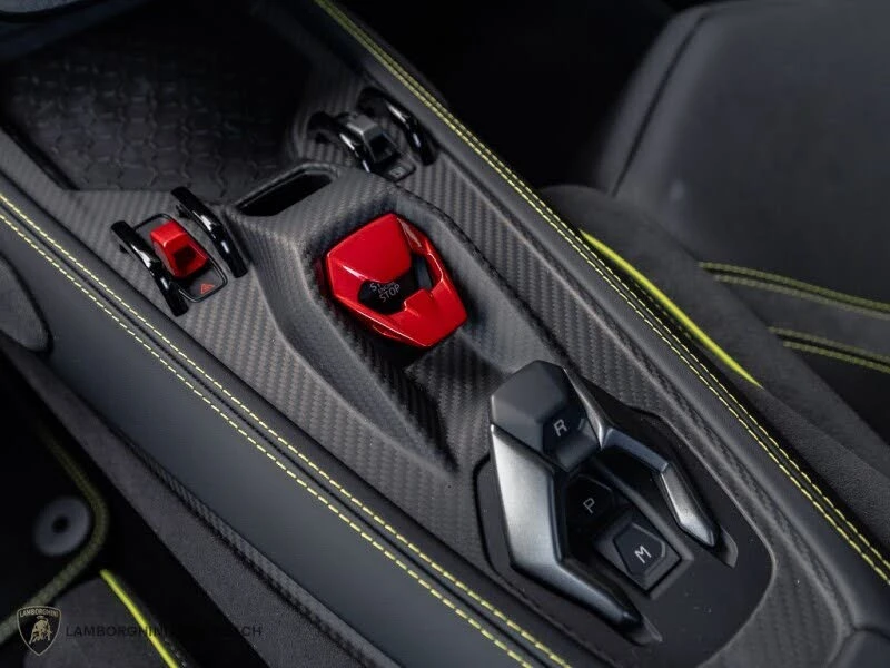 2025 Lamborghini Revuelto - Image 13 of 26