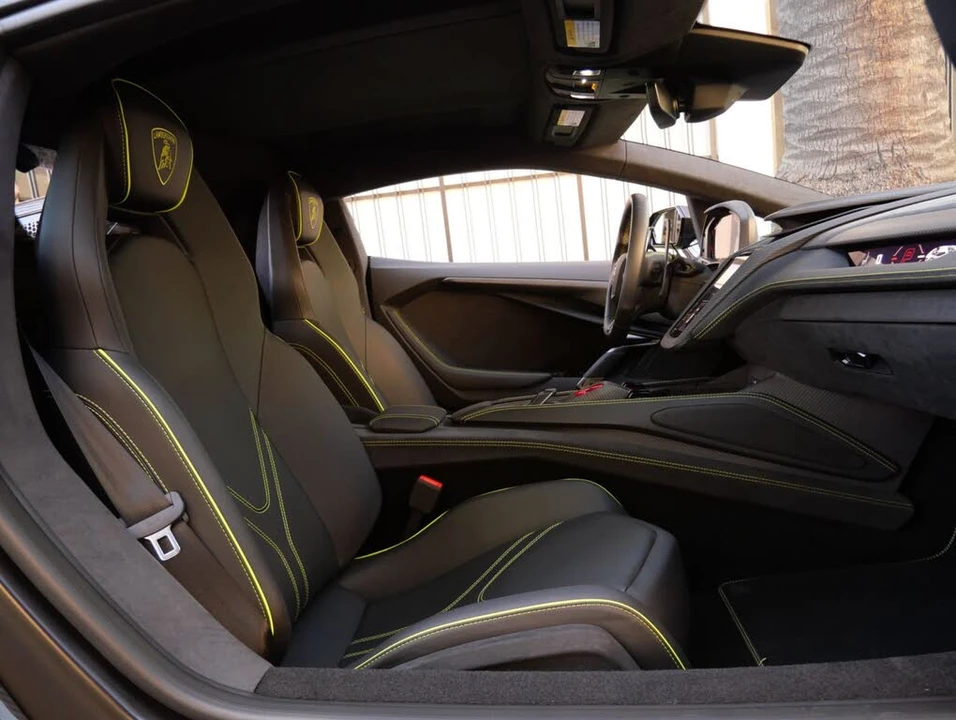 2025 Lamborghini Revuelto - Image 9 of 31