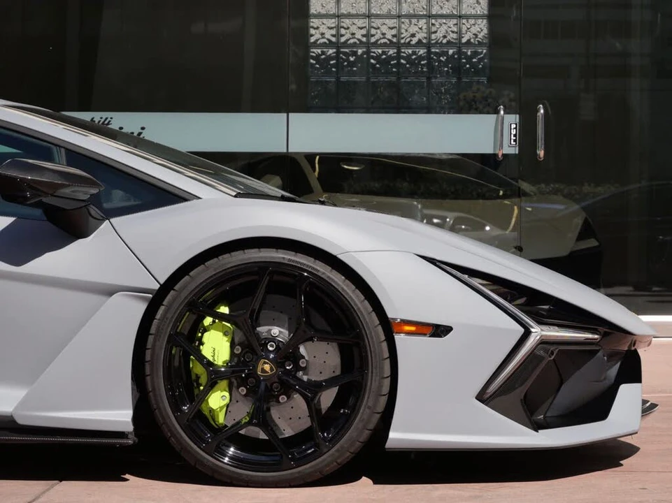 2025 Lamborghini Revuelto - Image 10 of 31