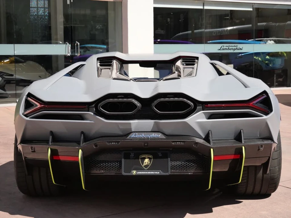 2025 Lamborghini Revuelto - Image 4 of 31