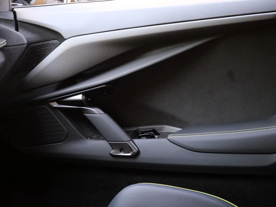 2025 Lamborghini Revuelto - Image 28 of 31