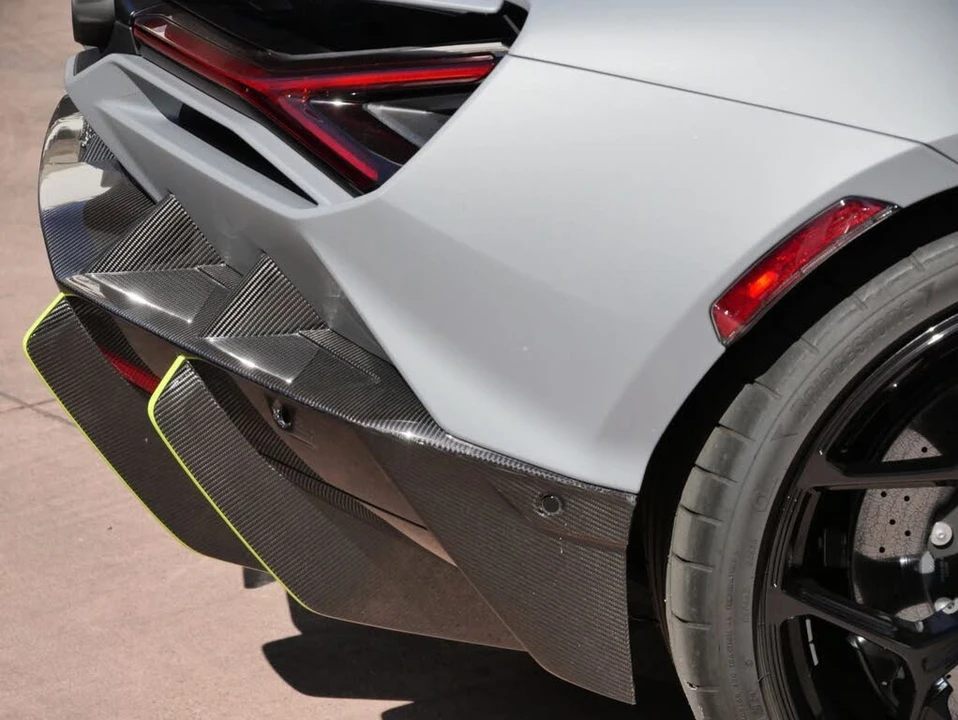 2025 Lamborghini Revuelto - Image 18 of 31