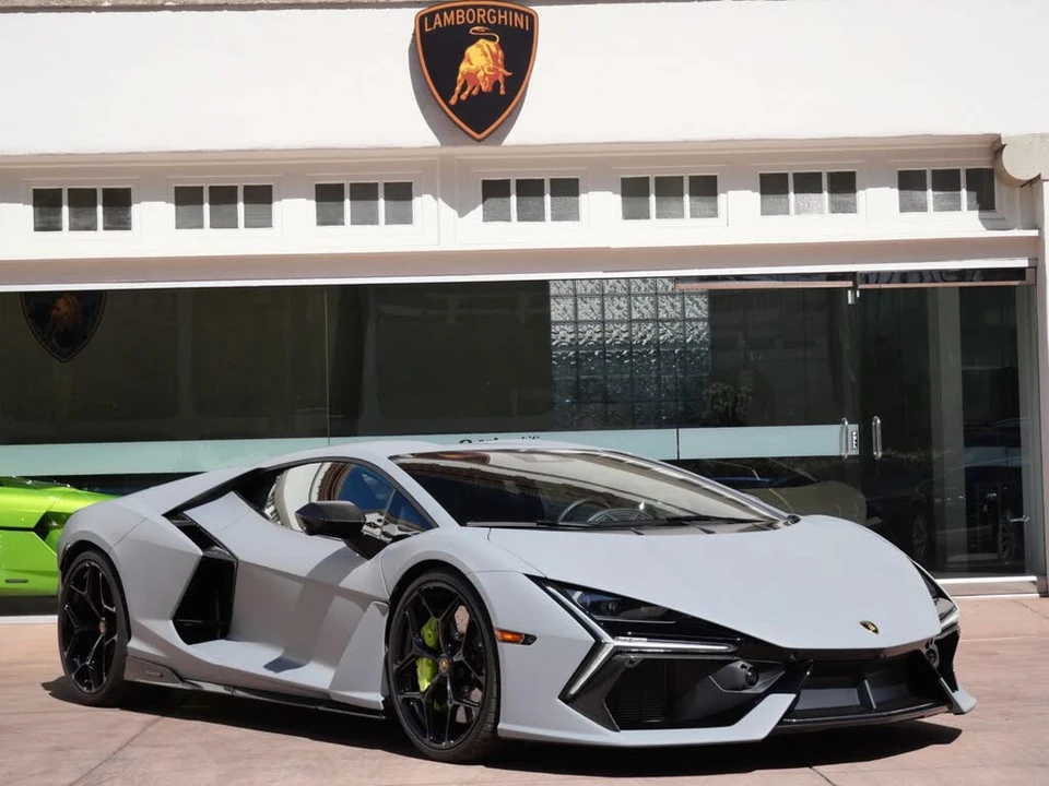 2025 Lamborghini Revuelto - Image 7 of 31