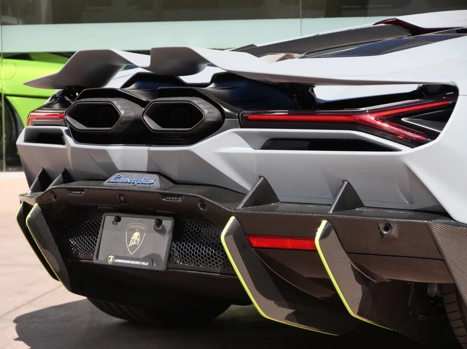 2025 Lamborghini Revuelto - Image 20 of 31