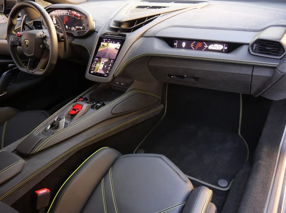 2025 Lamborghini Revuelto - Image 8 of 31