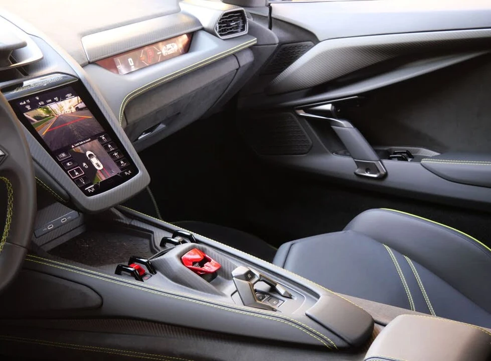 2025 Lamborghini Revuelto - Image 27 of 31