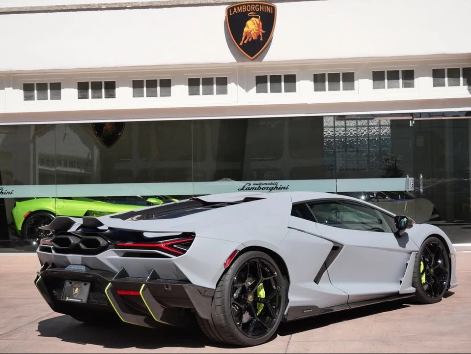 2025 Lamborghini Revuelto - Image 5 of 31