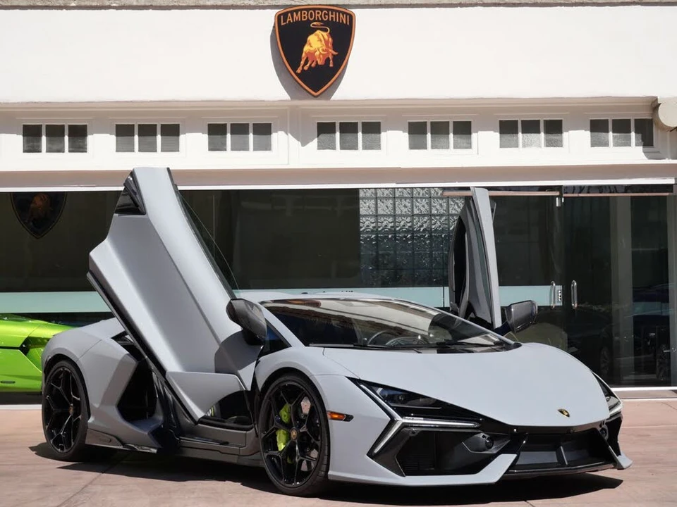 2025 Lamborghini Revuelto - Image 23 of 31